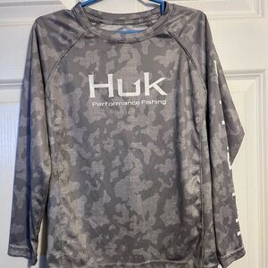 Youth Small Huk gear sports long sleeve shirt.